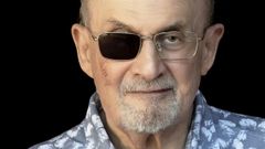 Retrato de Salman Rushdie.