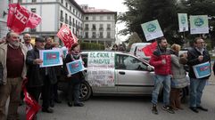 Concentraci�n de protesta por el impago a los docentes itinerantes en Asturias, que ha terminado en los tribunales.Concentraci�n de protesta por el impago a los docentes itinerantes en Asturias, que ha terminado en los tribunales 