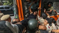 Uno de los mil detenidos en Nueva Deli por la protestas del Partido de las Cucarachas