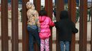 Nios migrantes en la frontera con Estados Unidos