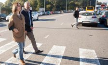 Lara M�ndez y Miguel Fern�ndez explicaron que los coches aparcar�n en bater�a. 
