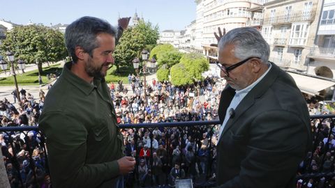 Rub�n Arroxo y Miguel Fern�ndez, todav�a como teniente de alcalde y regidor de Lugo, minutos antes de la moci�n de censura.