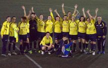 De esta guisa posaron el domingo en Vigo las protagonistas del primer triunfo del Mamis Arnelas. 