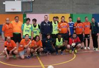 Los capitanes del CD Burela FS Pescados Rub�n ayer con la Asociaci�n de Ayuda al Enfermo Mental. 