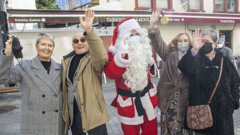 Pap� Noel visit� este mi�rcoles el centro de Carballo