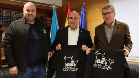 Un momento del encuentro del alcalde de Laza con el delegado de la Xunta.