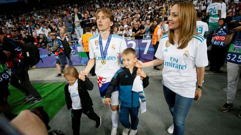 Luka Modric junto a su familia.
