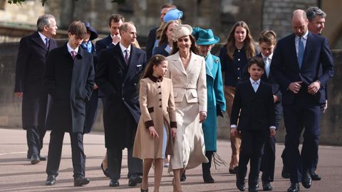 La familia real brit�nica se re�ne para la misa de Pascua