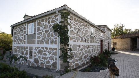 La casa de �nxel Rodr�guez, en Ralle, est� cubierta de esgrafiados