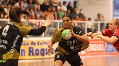 La jugadora del Guard�s Lorena T�llez, durante el play-off de Divisi�n de Honor.