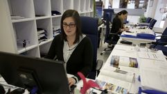 Viajes Galitur. Lara L�pez considera que la gente ya est� m�s animada a viajar.