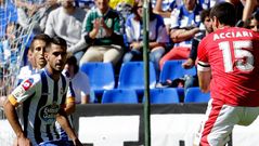 Insua y Ux�o, ante un tiro de Acciari