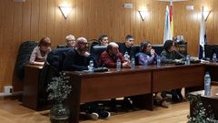 El concejal Benjam�n Escontrela, el segundo por la izquierda en la fila de atr�s, junto a sus excompa�eros de gobierno y los ediles del BNG