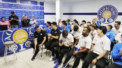 Los jugadores y cuerpo t�cnico del Auriense en el momento del sorteo de la Copa del Rey