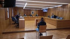 El joven condenado por violar a una menor, durante la primera sesi�n del juicio.