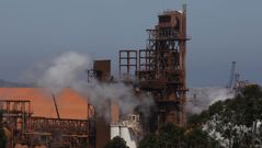 La fbrica de almina y aluminio que Alcoa quiere cerrar parcialmente en San Cibrao
