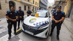 Agentes de la Polic�a Local de Malpica, ayer: Diego M�guez, a la derecha.