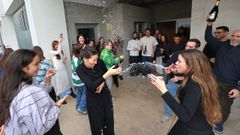 Alegr�a y champ�n entre los trabajadores de Bimba y Lola, la firma textil que se mud� de Mos a Vigo en 2024