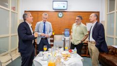 Desayuno informativo en la UNED de Pontevedra para presentar los curso de verano 2026