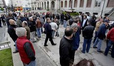 Trabajadores del naval realizaron una protesta sonora con bocinas, cacerolas y petardos en Armas.
