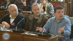 Los representantes vecinales Paulino �lvarez, Diego Arias y Emilio �lvarez este mi�rcoles en la Junta General.