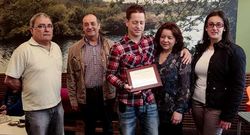 Los hosteleros recibieron una placa conmemorativa.