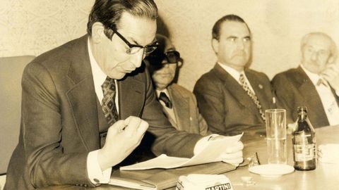 Imagen de archivo de Ramón Piñeiro dando una conferencia en Monforte sobre Otero Pedrayo