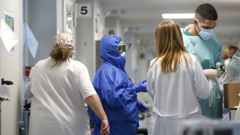 Foto de archivo de la uci del Marcide, en la que en la actualidad hay tres pacientes de covid