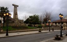Foto de archivo que muestra el desfase en el alumbrado p�blico de Lal�n, con farolas encendidas de d�a.