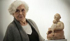 Hern�ndez se inici� en el mundo de la escultura al descubrir que le encantaba modelar. 