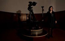 La astrof�sica, en el planetario de la Escuela de N�utica, donde es profesora.