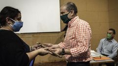 Abelardo Carballo, recibiendo el bast�n de mando el d�a de la moci�n de censura