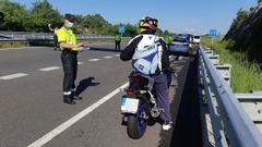 Imagen de un control de motos por parte de la Guardia Civil