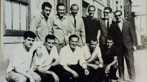 Arriba, Arsenio, Isidoro Castilla, Eduardo Toba, Surez, Vituco y Ponte Patio. Abajo, Polo, Amador, Marcelino Pardo, Jaime Blanco y Amancio