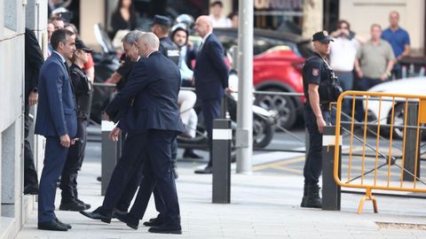 Unos 200 periodistas y medios gr�ficos y m�s de 50 c�maras de televisi�n estaban apostados frente a la sede del �rgano judicial para cubrir esta cita in�dita