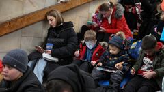 Los habitantes de Kiev se cobijaron en el metro de la capital del ataque de misiles ruso.