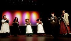En la foto, actuaci�n de Tamparrant�n en su vig�simo aniversario.