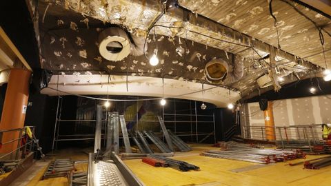 Las obras de emergencia que se llevan a cabo en el Teatro Principal de Pontevedra han dejado una imagen ins�lita de la instalaci�n