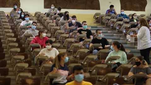 Inicio de las pruebas de la ABAU en la Facultad de Económicas de Santiago