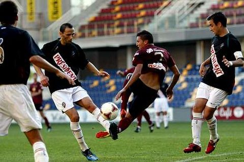 Poratti, ante el pontevedr�s Crist�bal, en Pasar�n.