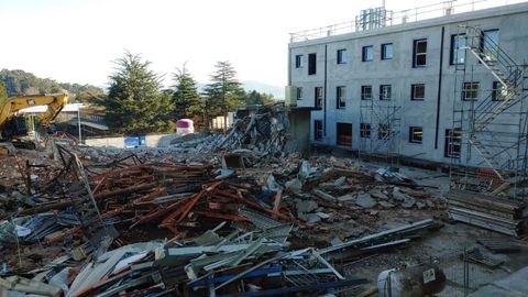 Demolicin de la antigua central trmica el pasado mes de diciembre, que deja va libre a la ejecucin del tercer y ltimo bloque del edificio asistencial 