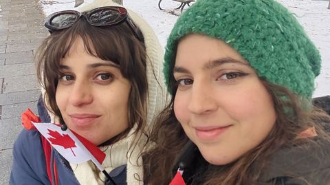 Antía Ameixeiras e Sabela Caamaño, xa no Canadá