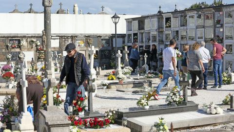 VISITA A LOS DIFUNTOS EN LOS  CEMENTERIOS EL DIA DE TODOS LOS SANTOS