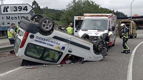 Accidente en la entrada de la gasolinera de El Montico