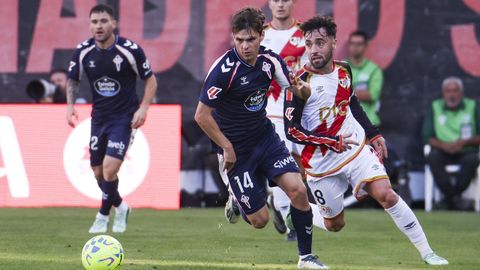 Celta y Rayo Vallecano durante su partido en Vallecas.