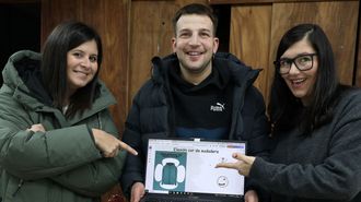 La sudadera de la Festa da Dorna ser� de color  verdeasulado me siento sejuro .