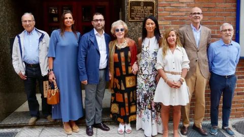 Asistentes al acto de homenaje al poeta �ngel Gonz�lez en Oviedo