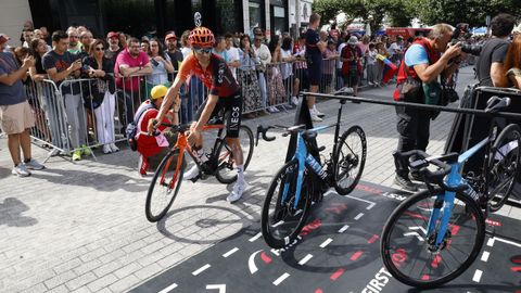 Previa a la salida de la etapa de La Vuelta en Lugo