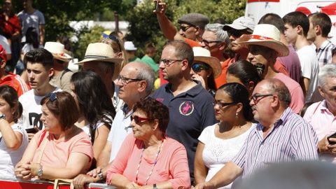 Miles de personas se congregaron en la zona de salida y en muchos lugares del recorrido pese al intenso calor