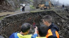 Diez metros de la carretera de Sold�n a Vilarmel, en Quiroga se vinieron abajo el 28 de abril 
